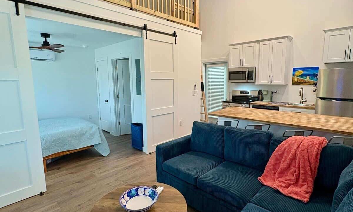 Photo of Livingroom in Mid Island