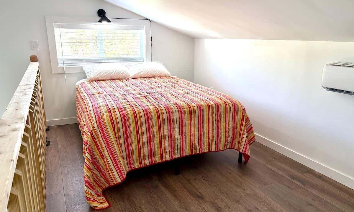 Photo of Bedroom in Mid Island