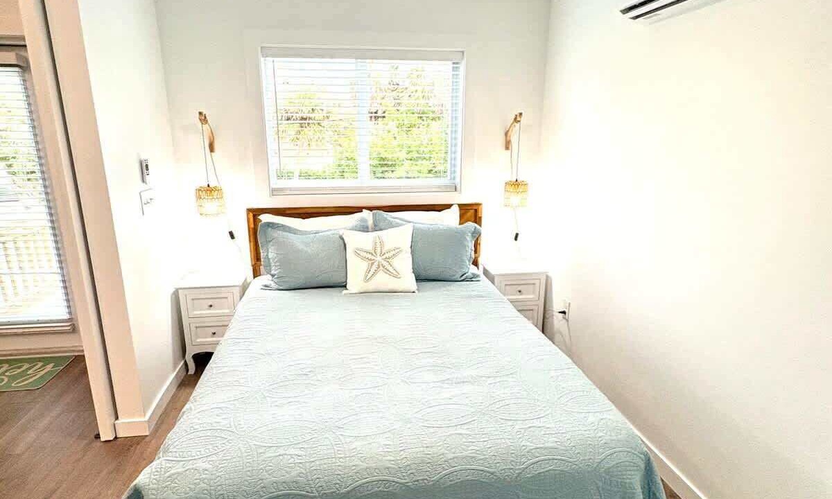 Photo of Bedroom in Mid Island