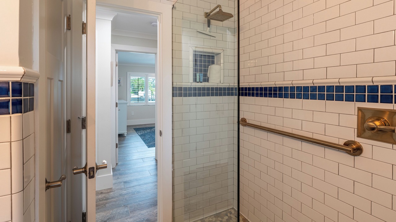 Photo of Bathroom in Mid Island