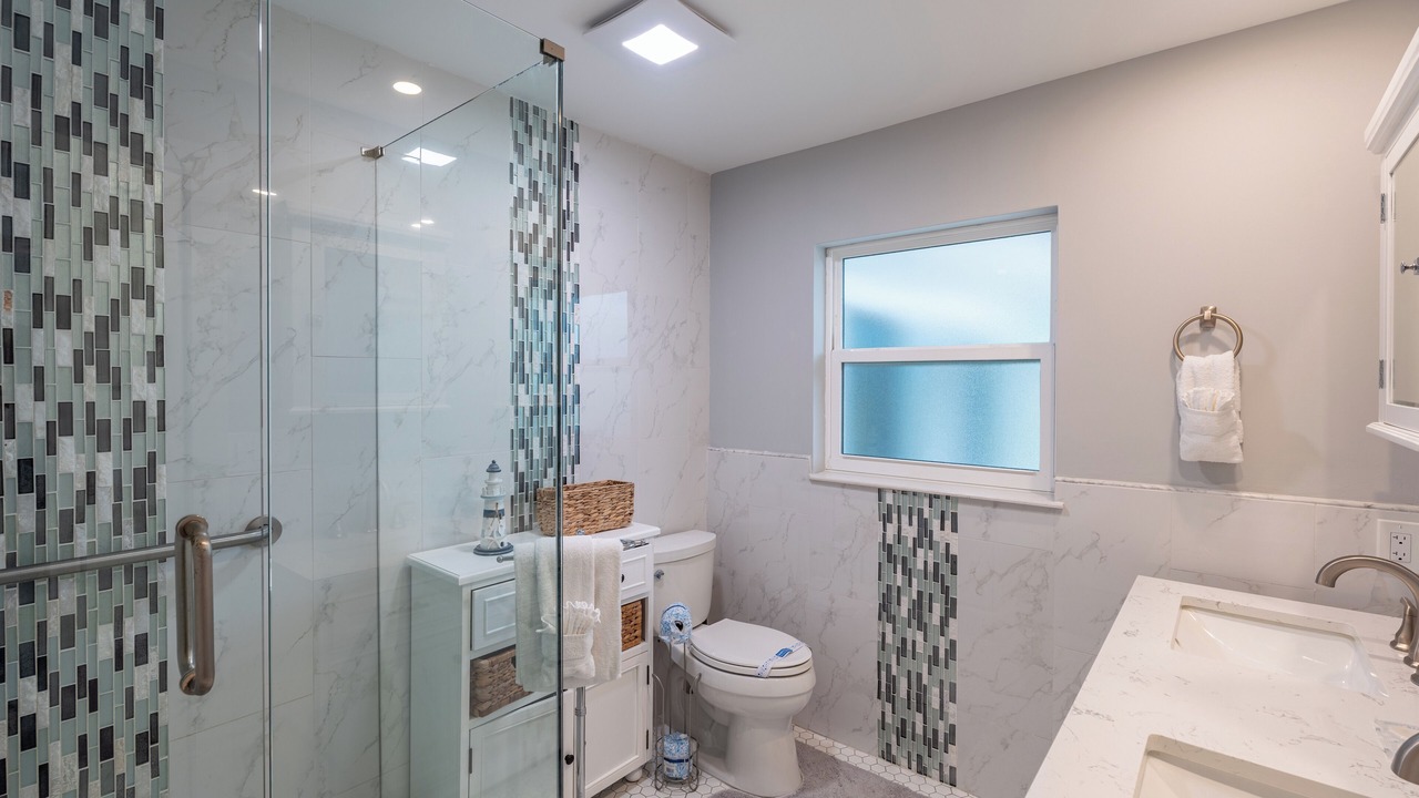 Photo of Bathroom in Mid Island