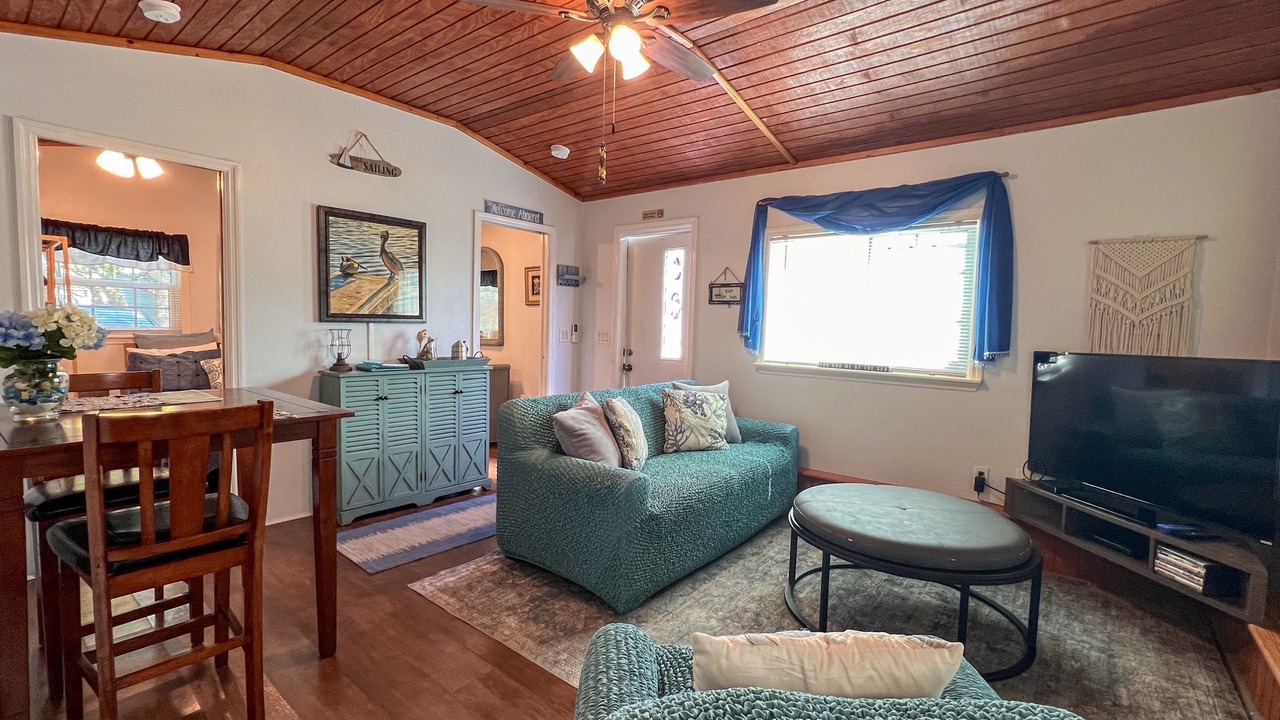 Photo of Livingroom in Crescent Beach