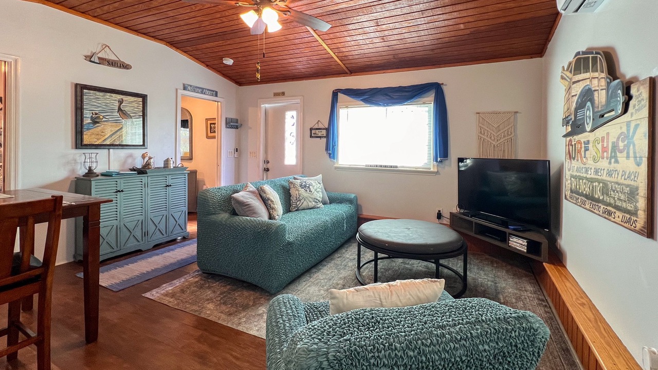Photo of Livingroom in Crescent Beach