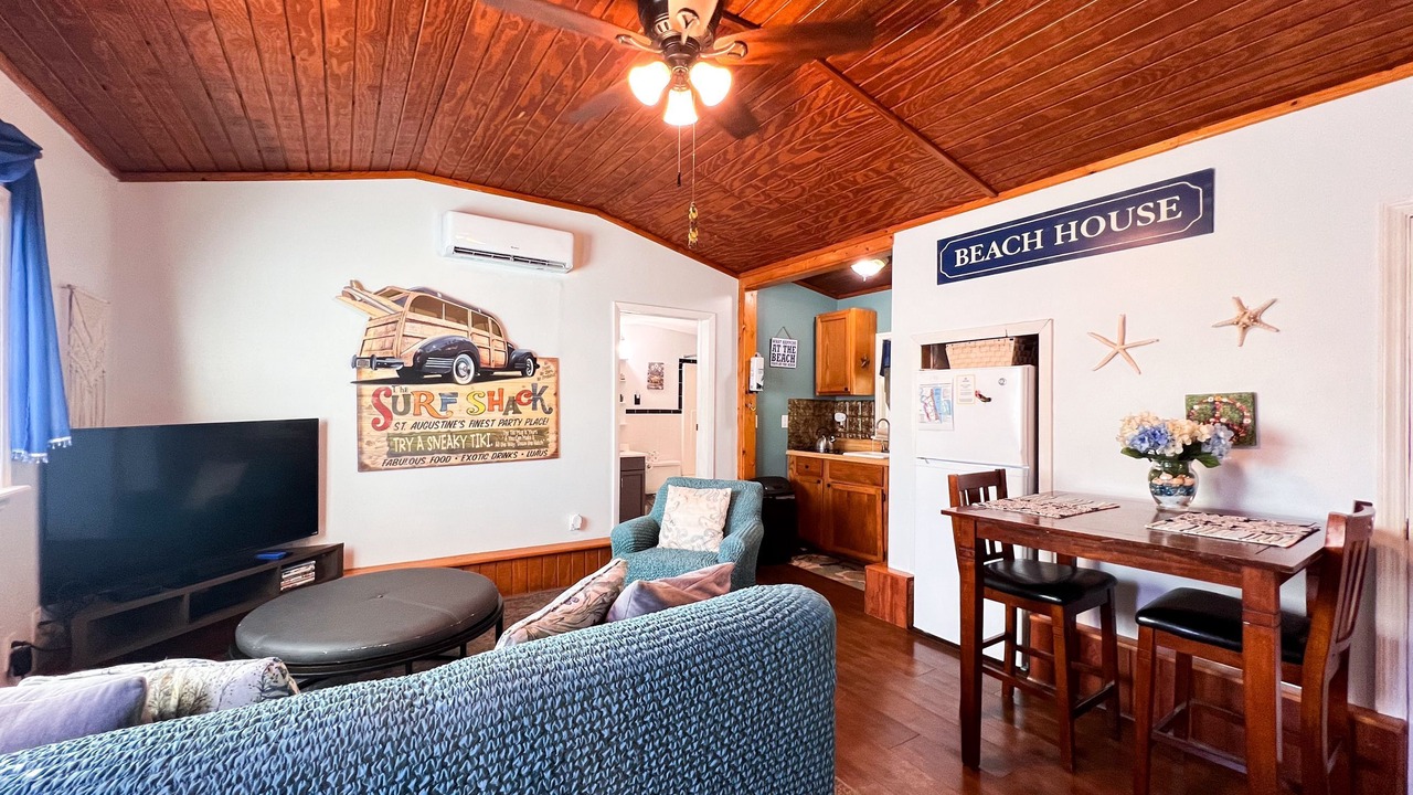 Photo of Livingroom in Crescent Beach