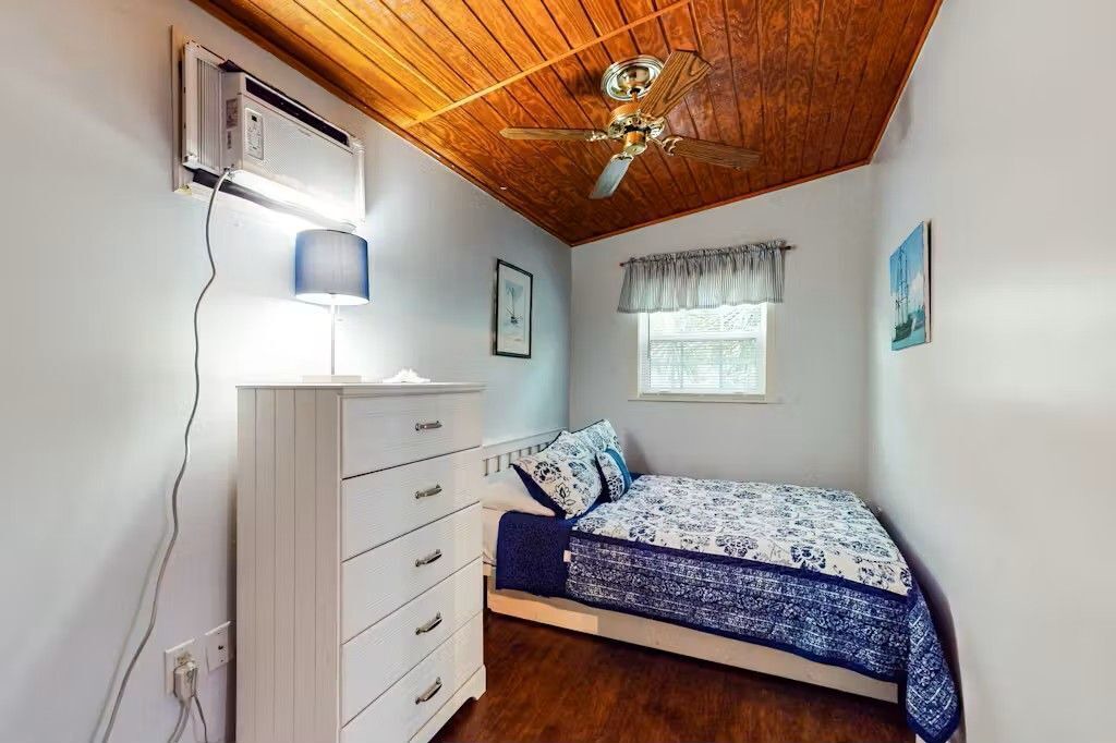 Photo of Bedroom in Crescent Beach