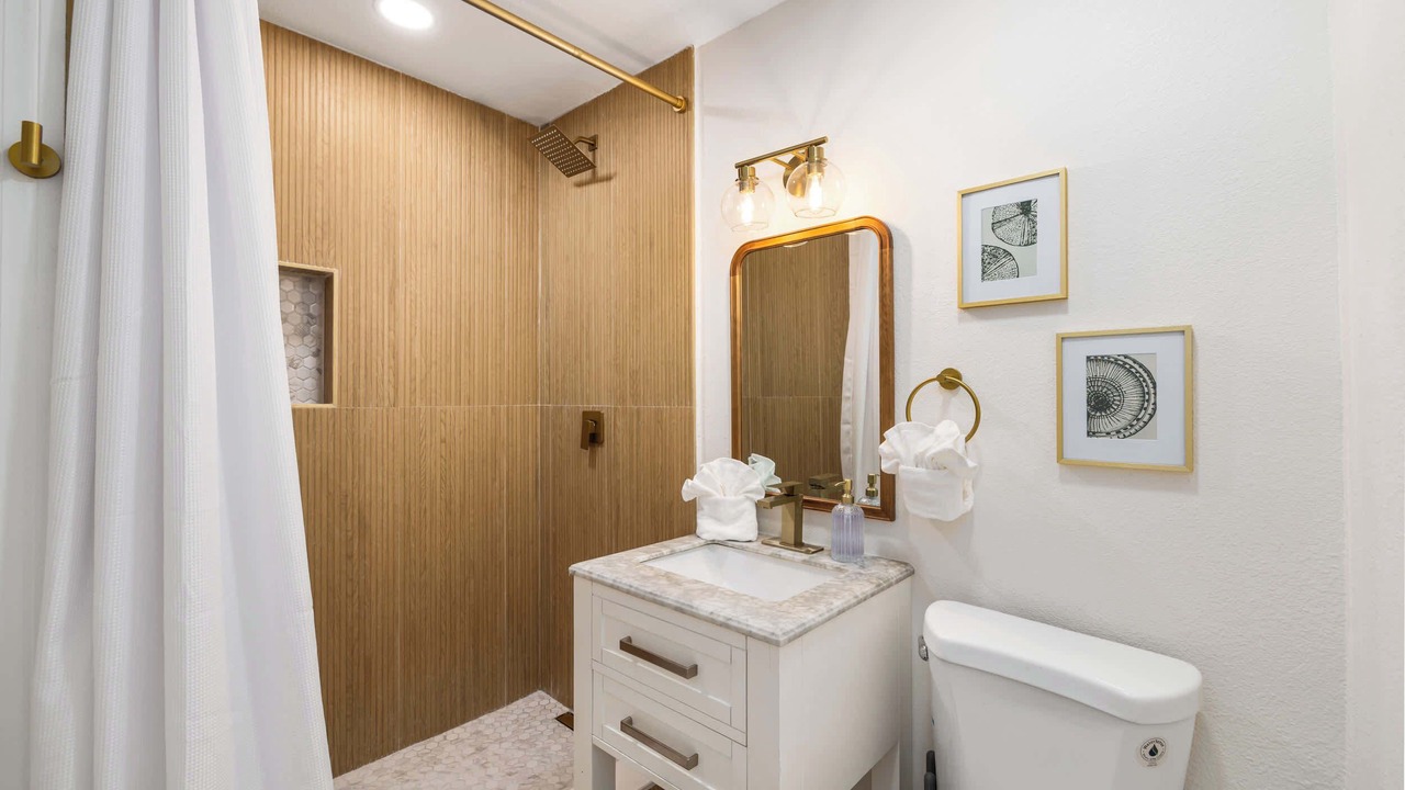 Photo of Bathroom in Harbor Hills