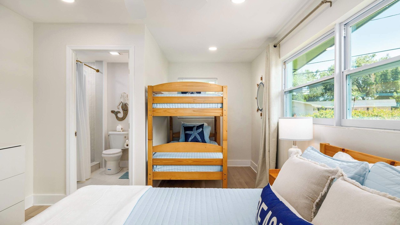 Photo of Bedroom in Harbor Hills