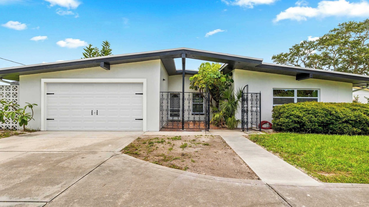 Photo of Outdoor in Harbor Hills