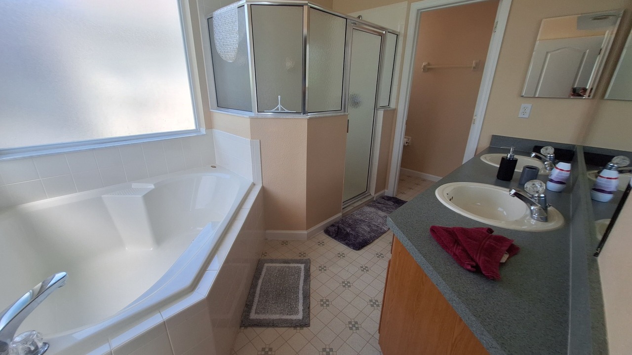 Photo of Bathroom in Orange Tree