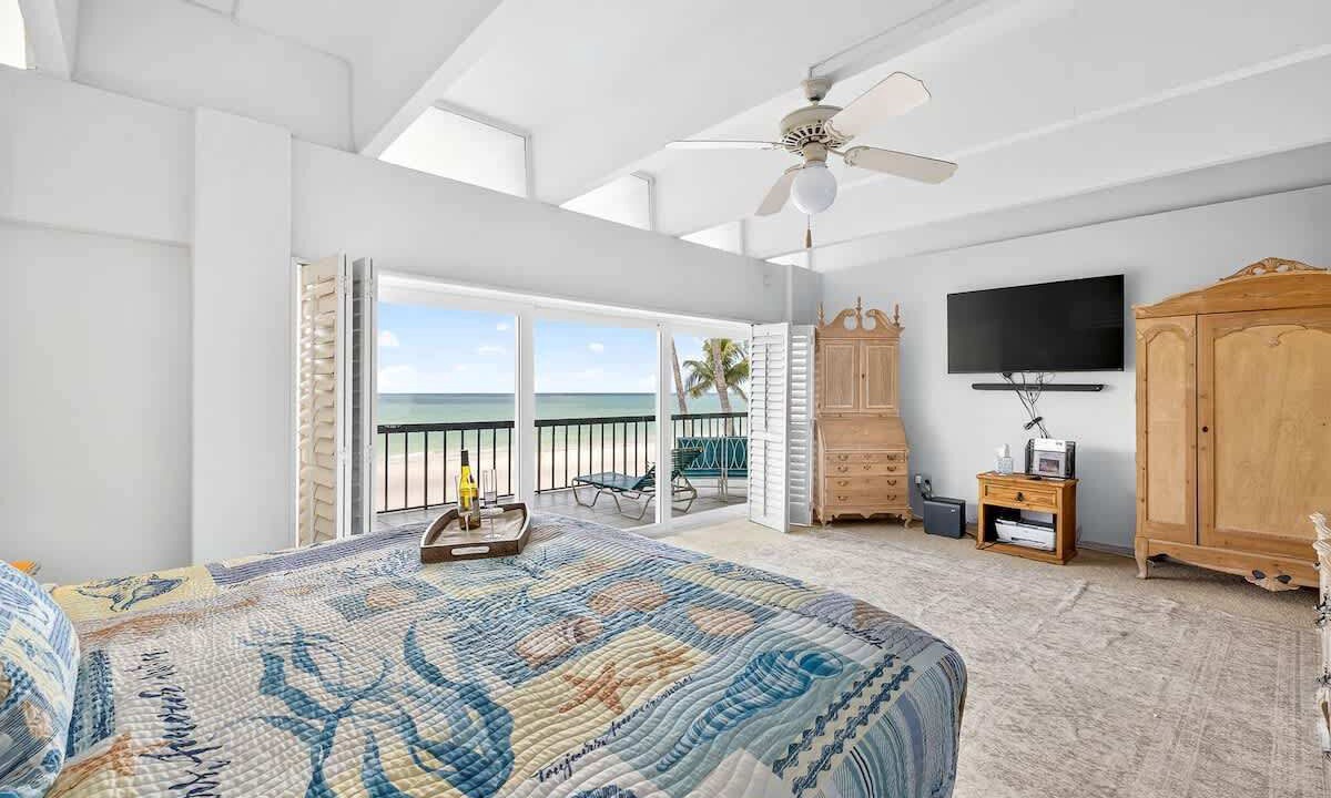 Photo of Bedroom in Redington Beach