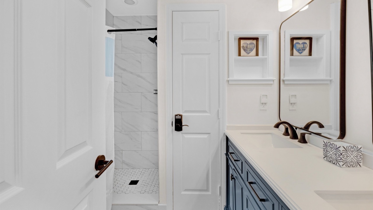 Photo of Bathroom in Marathon
