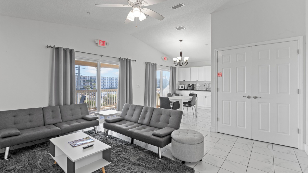 Photo of Livingroom in Crescent Beach