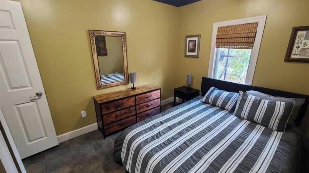 Photo of Bedroom in Pinecrest West Park
