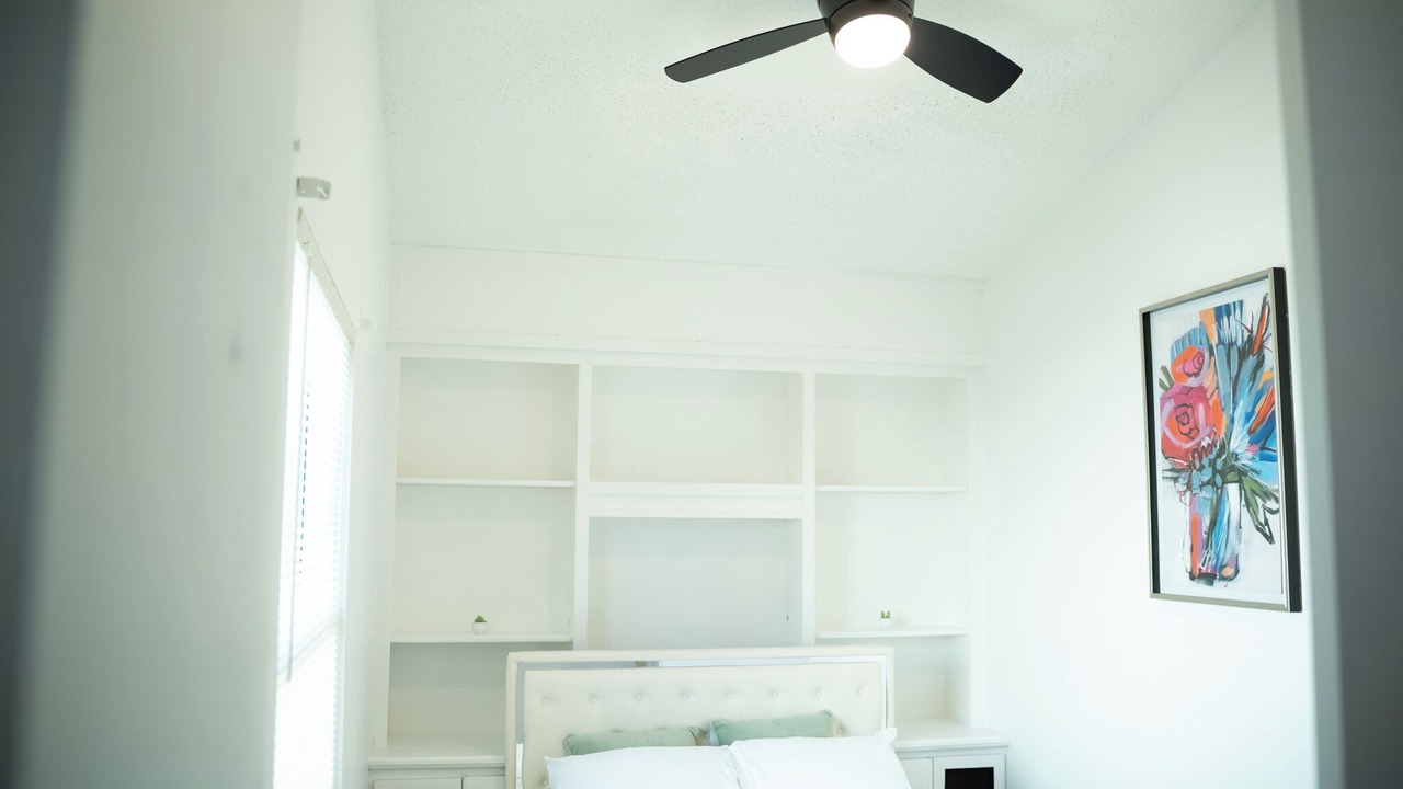 Photo of Bedroom in Fairoaks Manhattan Manor