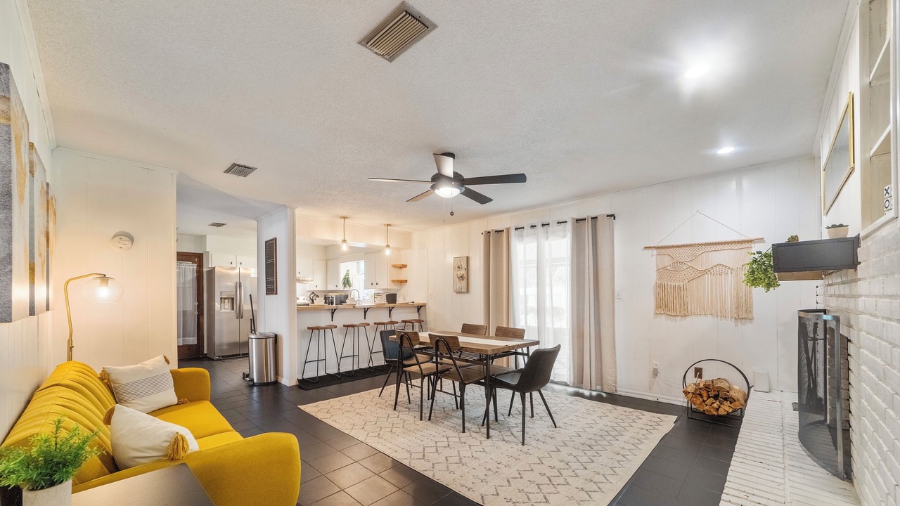 Photo of Livingroom in Gainesville