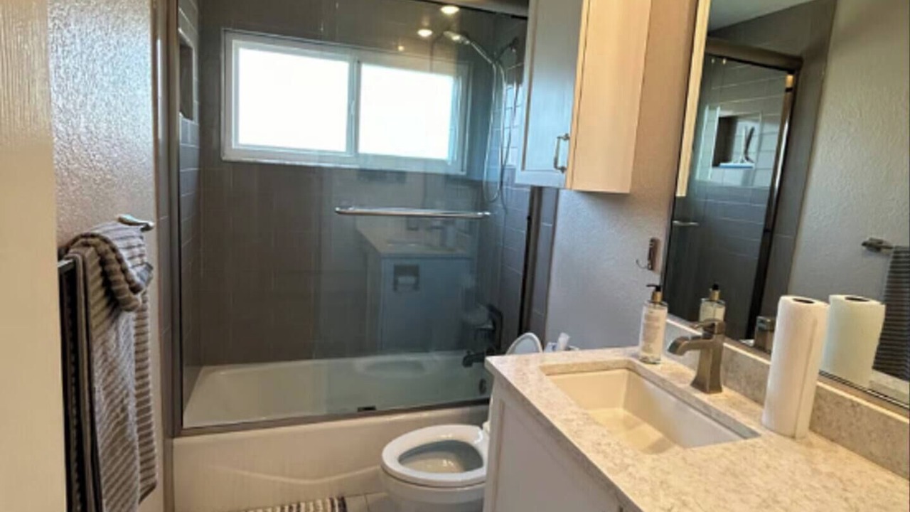 Photo of Bathroom in South Gate Ridge