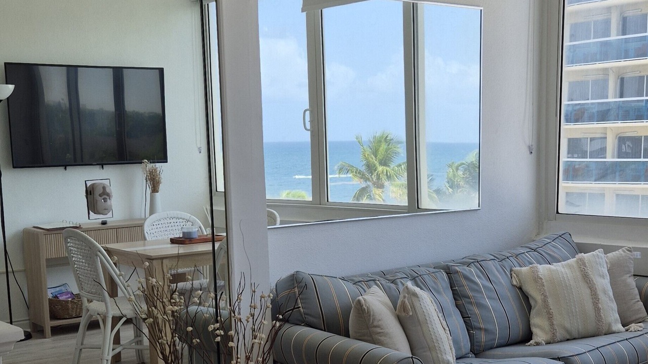 Photo of Livingroom in Bermuda Riviera