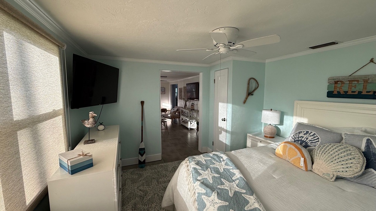 Photo of Bedroom in Paradise Bay