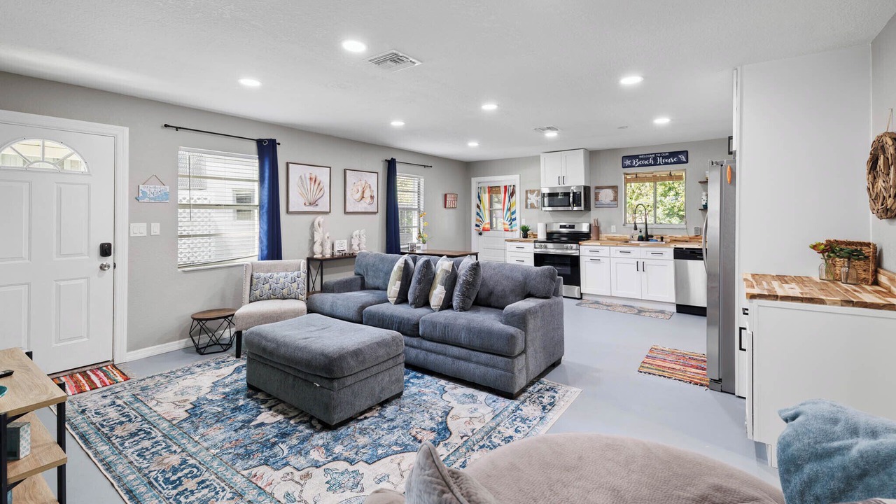 Photo of Livingroom in Weeki Wachee Gardens