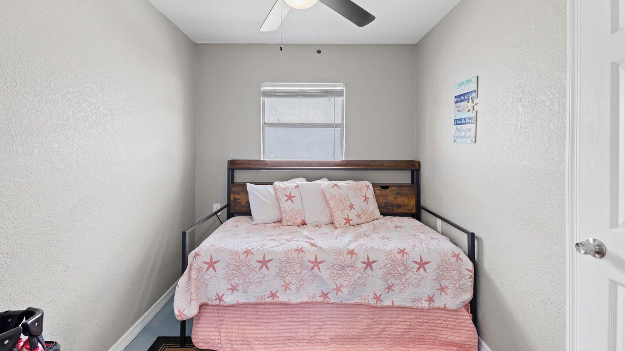 Photo of Bedroom in Weeki Wachee Gardens