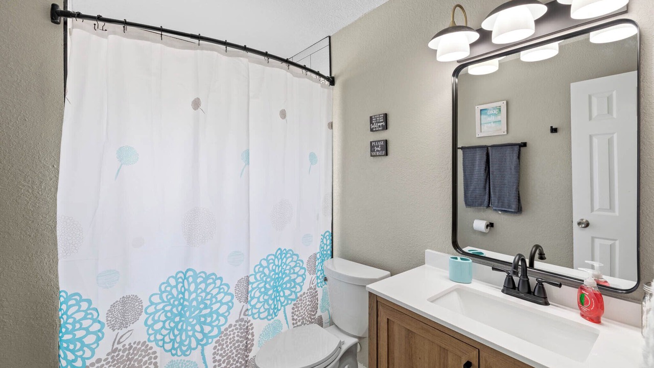 Photo of Bathroom in Weeki Wachee Gardens
