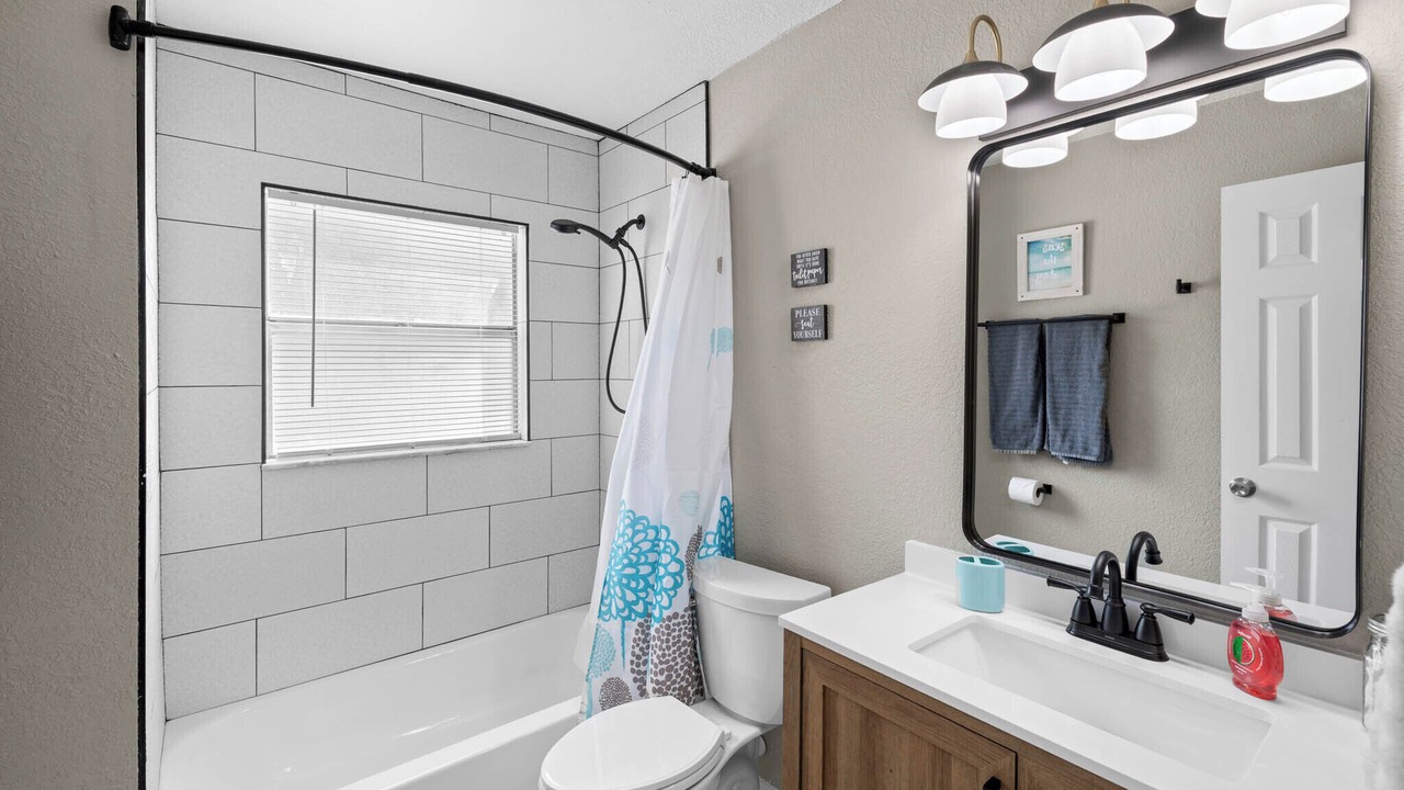 Photo of Bathroom in Weeki Wachee Gardens