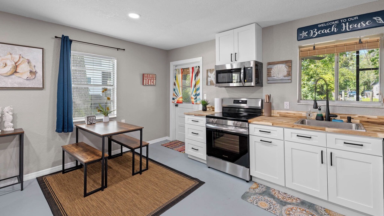 Photo of Kitchen in Weeki Wachee Gardens