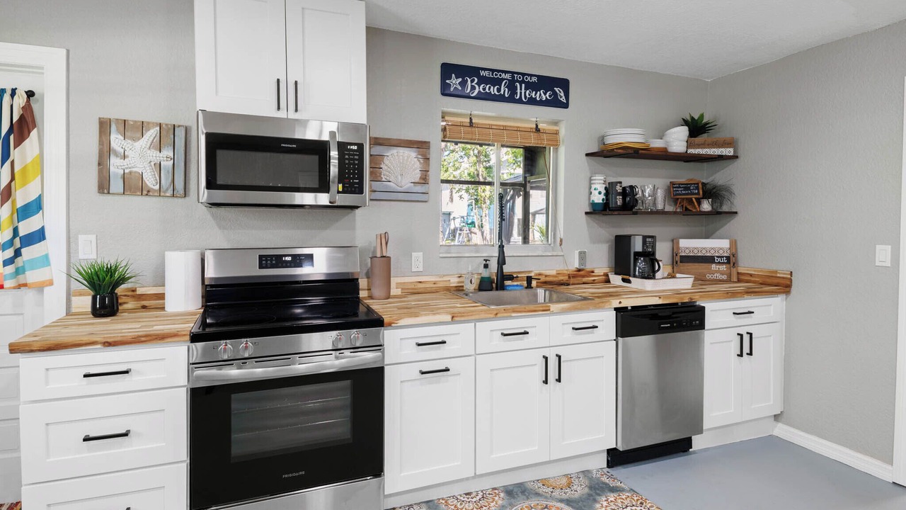 Photo of Kitchen in Weeki Wachee Gardens