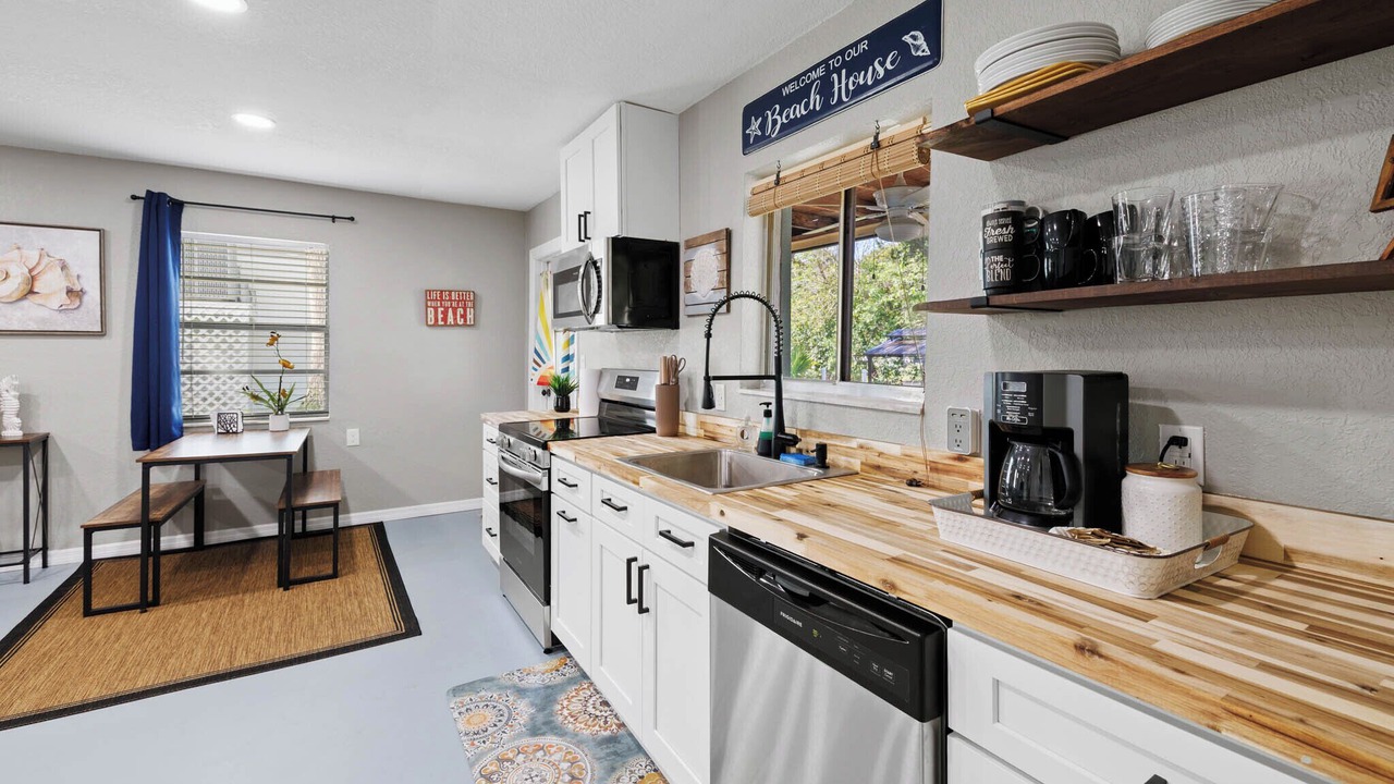 Photo of Kitchen in Weeki Wachee Gardens
