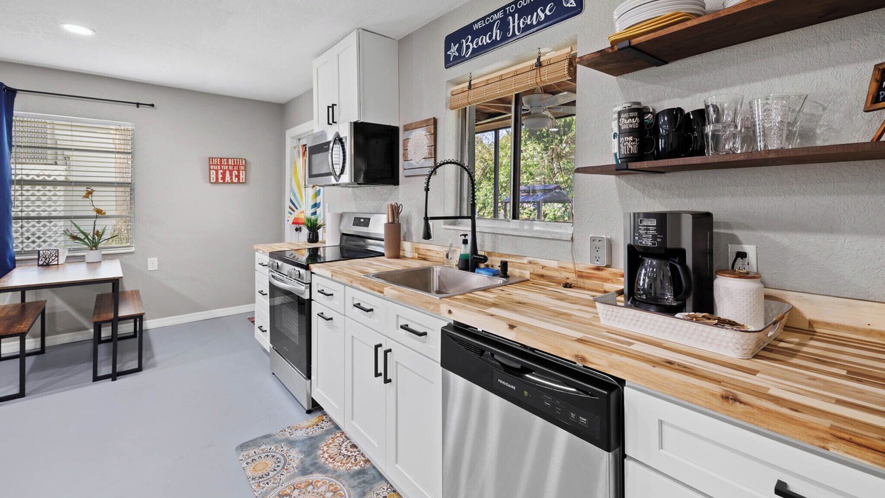 Photo of Kitchen in Weeki Wachee Gardens