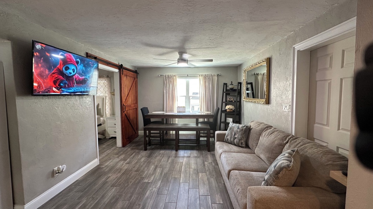 Photo of Livingroom in DeLand