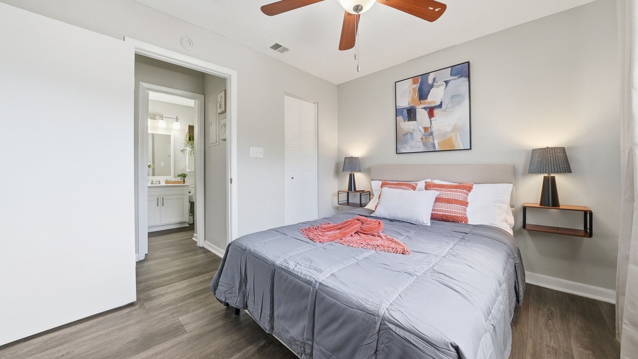 Photo of Bedroom in Town N County Park