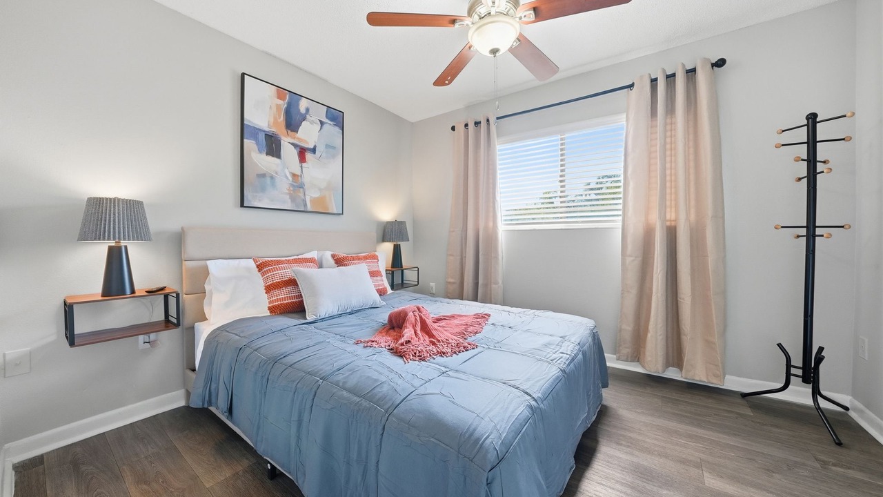Photo of Bedroom in Town N County Park