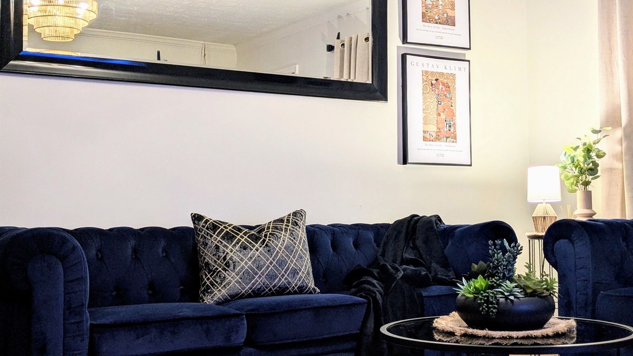 Photo of Livingroom in Bearss Plaza