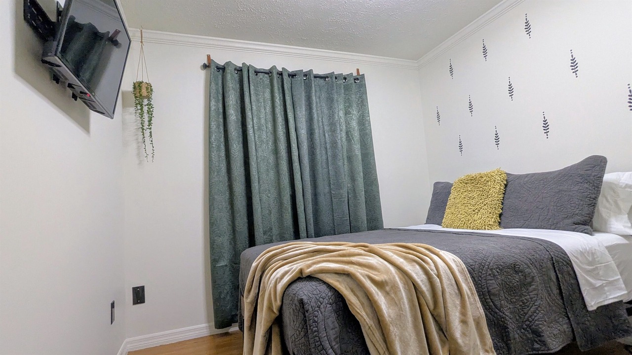 Photo of Bedroom in Bearss Plaza
