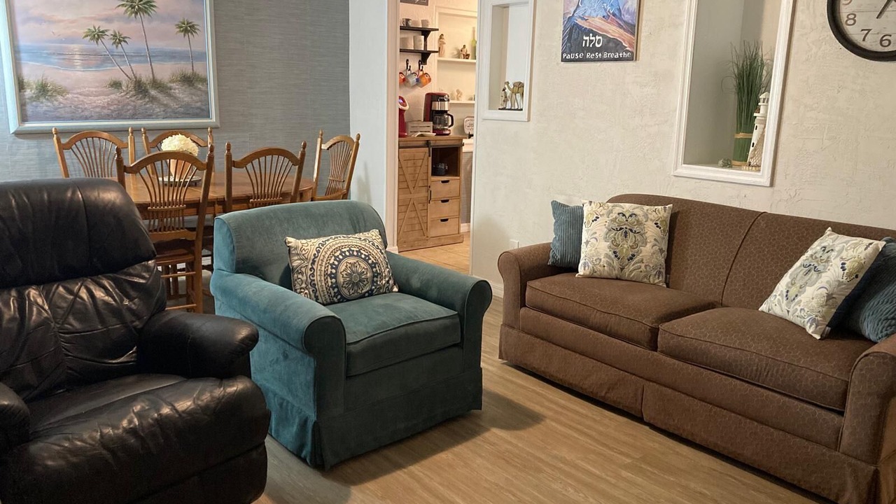Photo of Livingroom in Elizabeth Mcbrides Raulersons