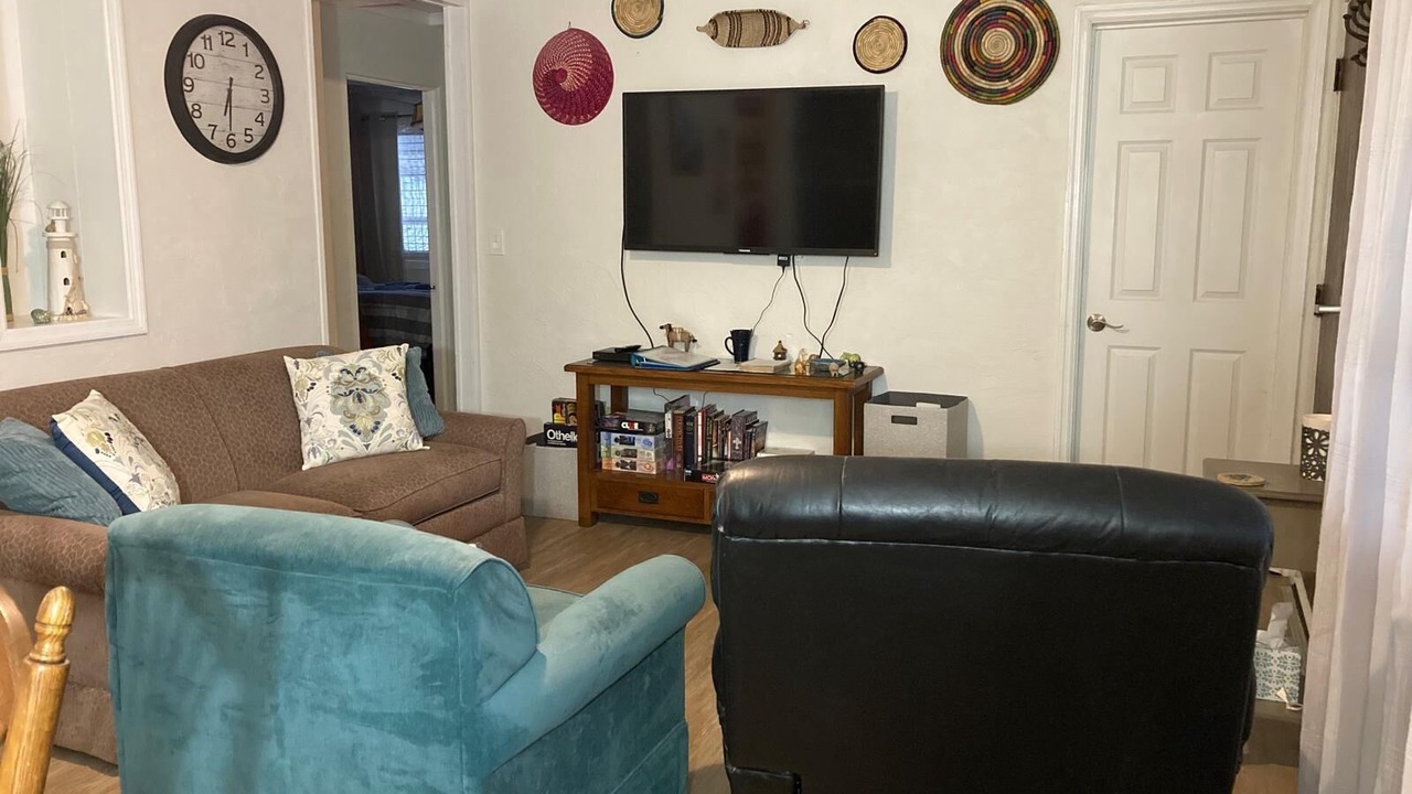 Photo of Livingroom in Elizabeth Mcbrides Raulersons