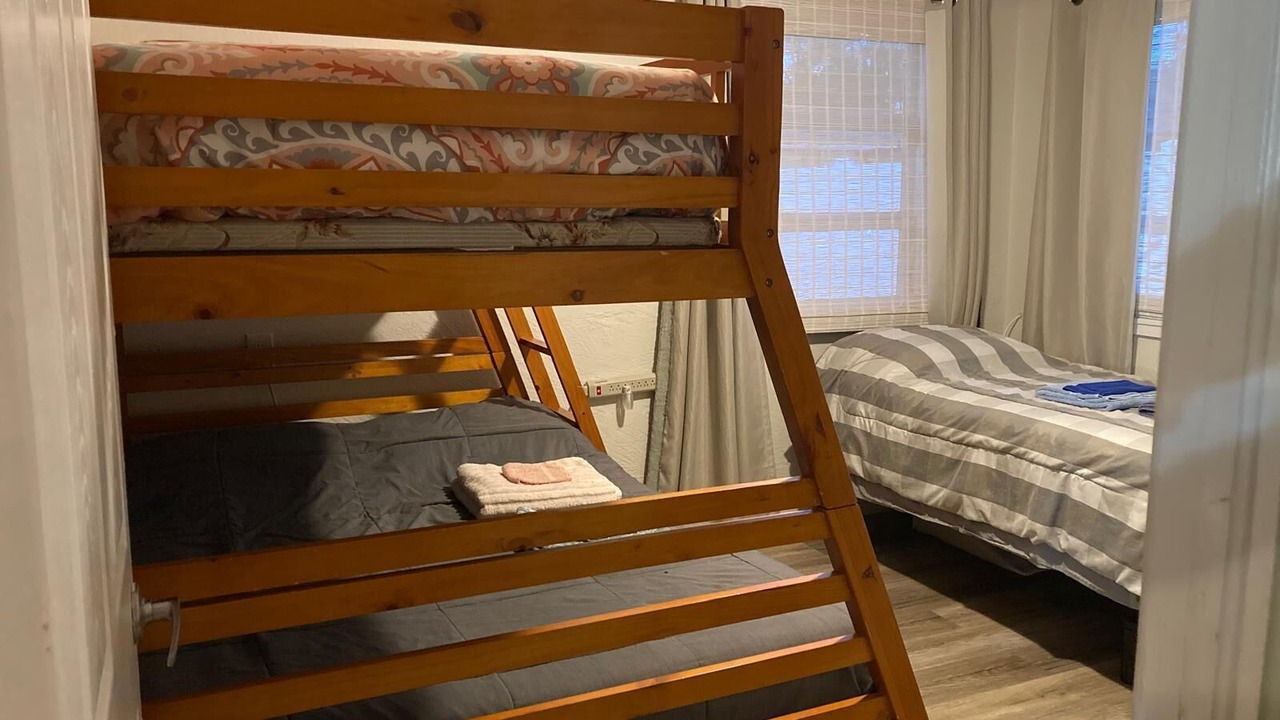Photo of Bedroom in Elizabeth Mcbrides Raulersons