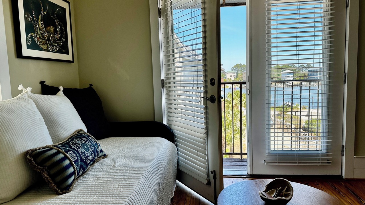 Photo of Livingroom in Carrabelle