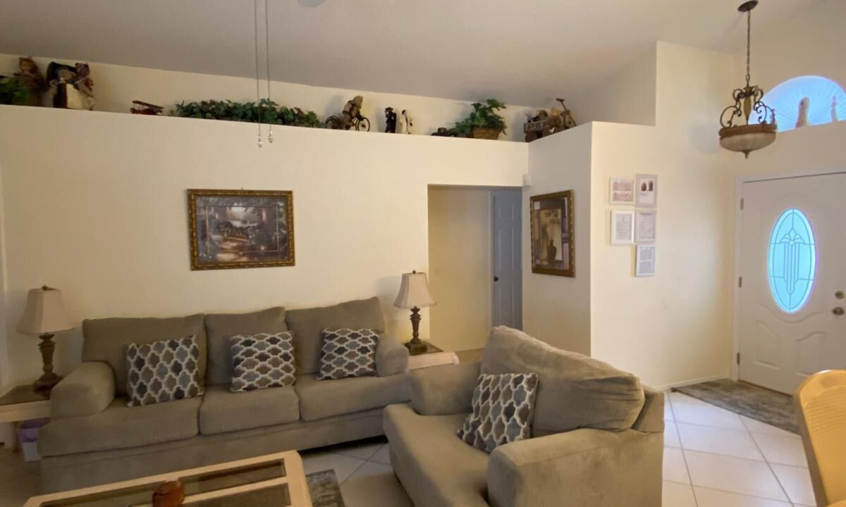 Photo of Livingroom in Windward Cay