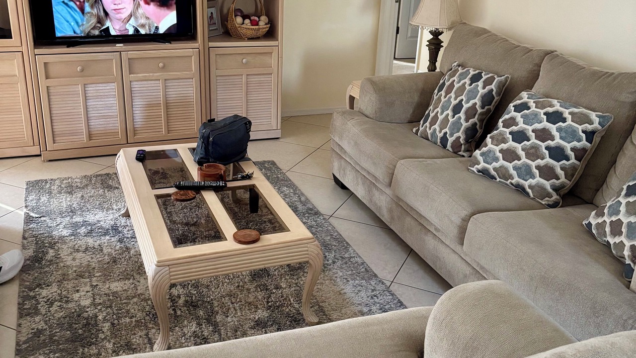 Photo of Livingroom in Windward Cay