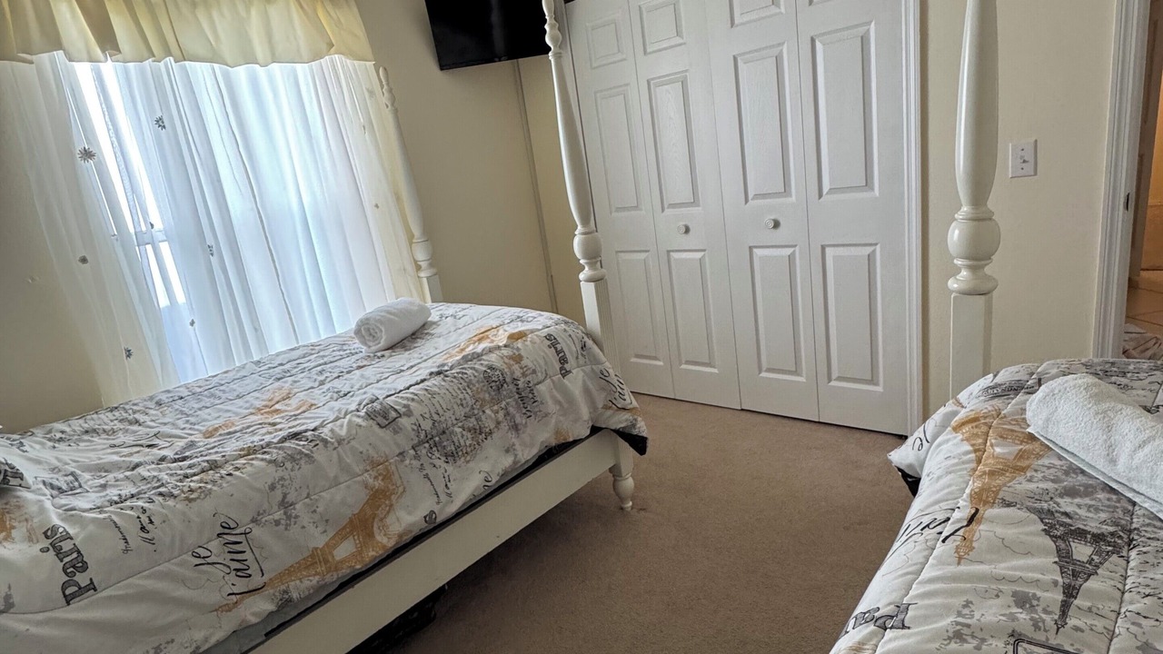 Photo of Bedroom in Windward Cay