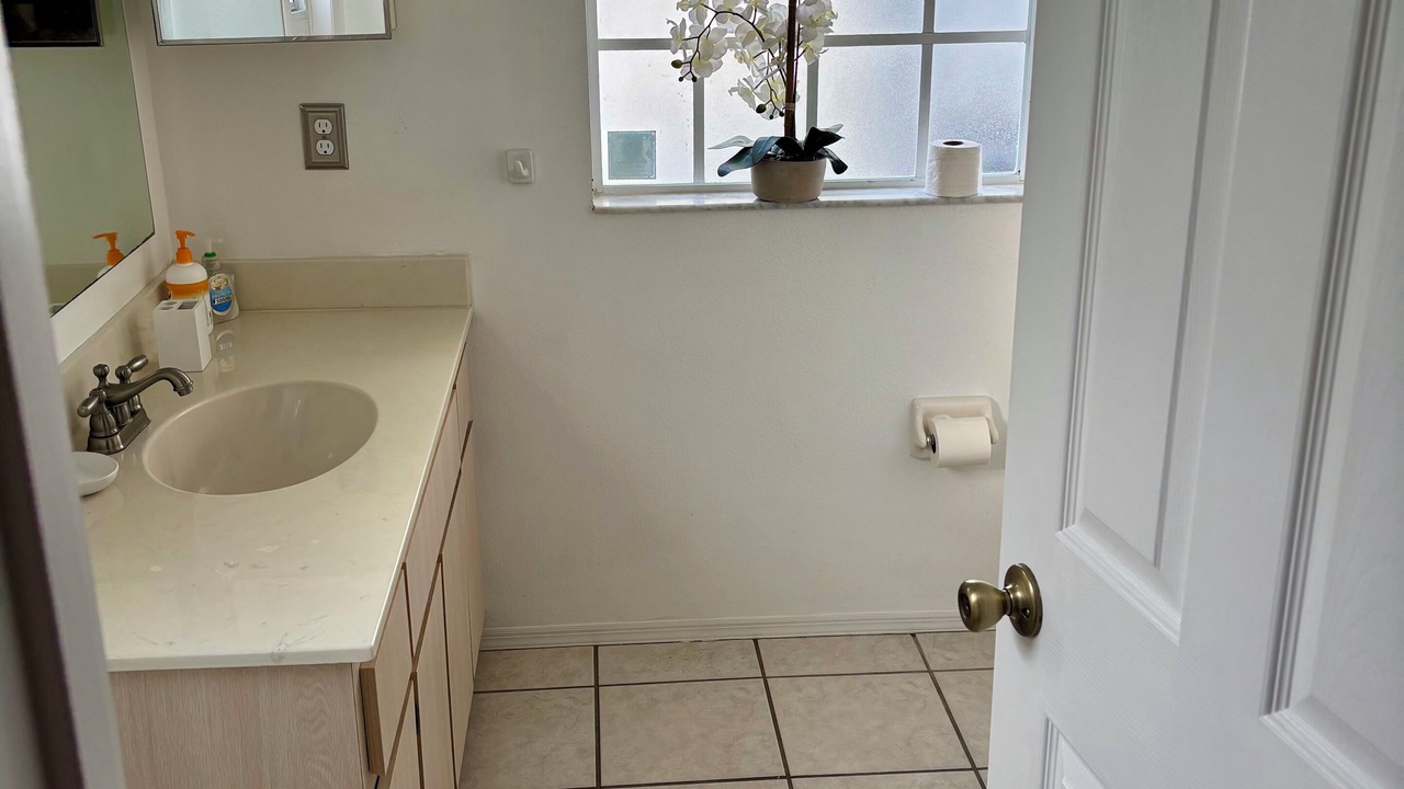 Photo of Bathroom in Windward Cay