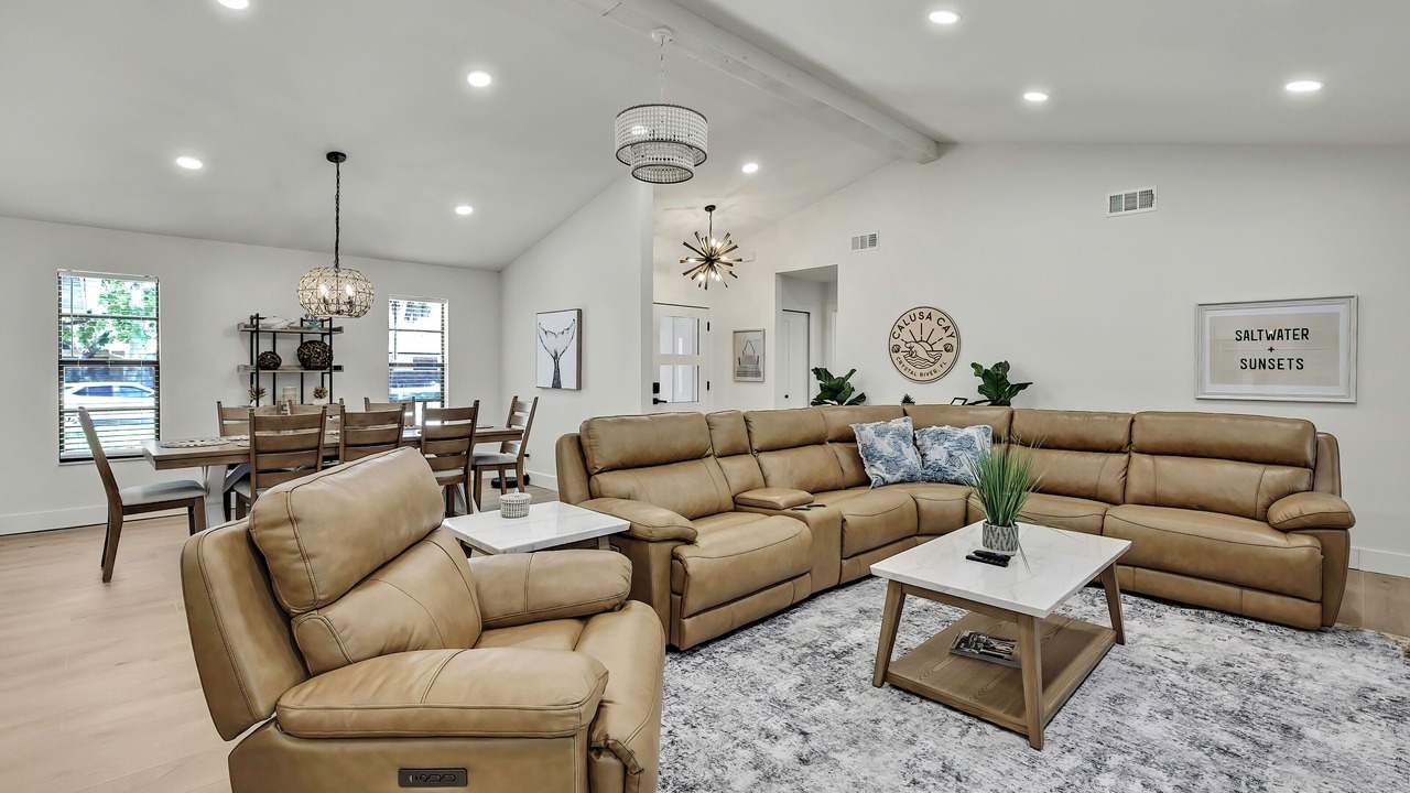 Photo of Livingroom in Indian Waters