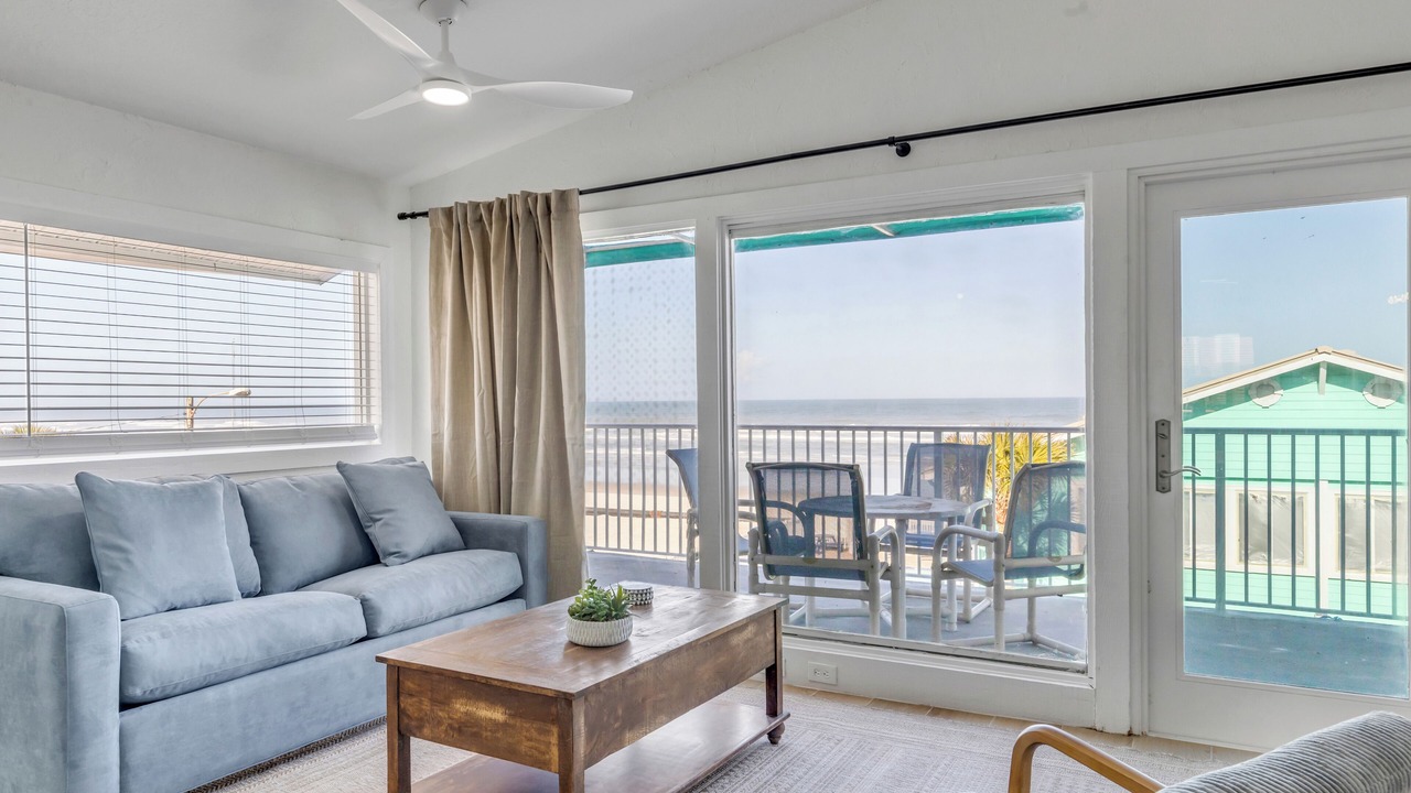 Photo of Livingroom in New Smyrna Beach