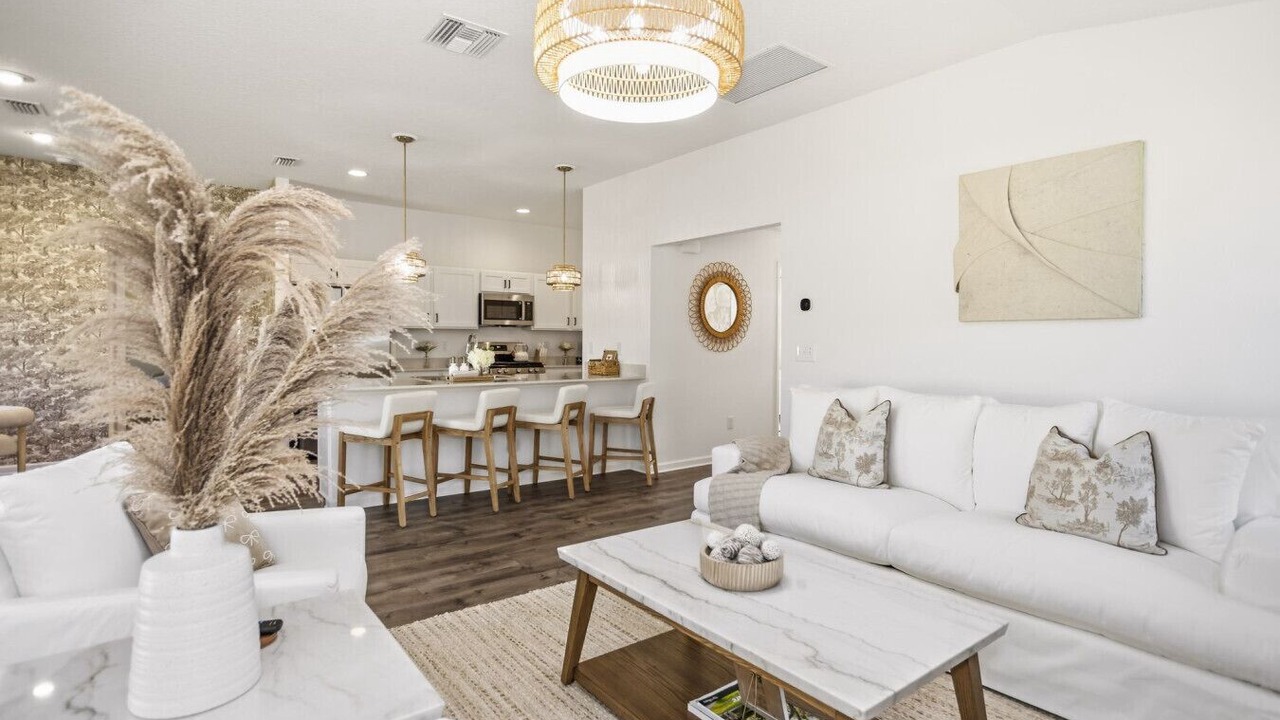 Photo of Livingroom in Candler