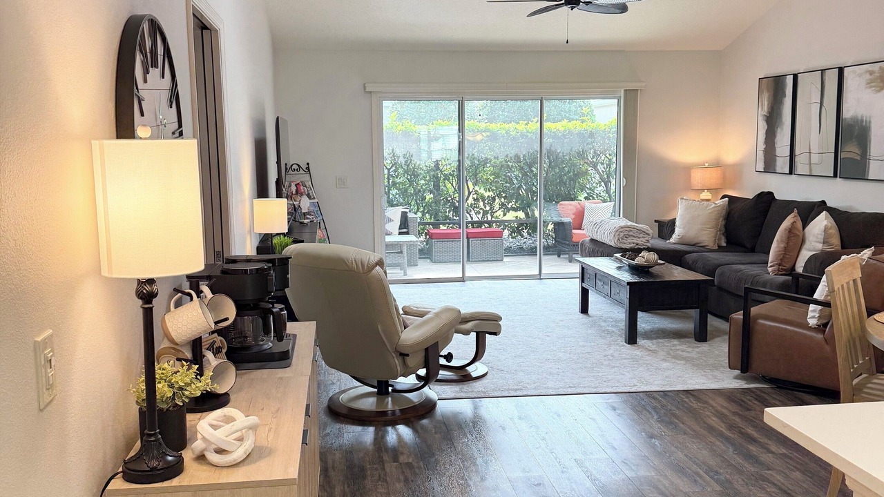 Photo of Livingroom in Village of Collier