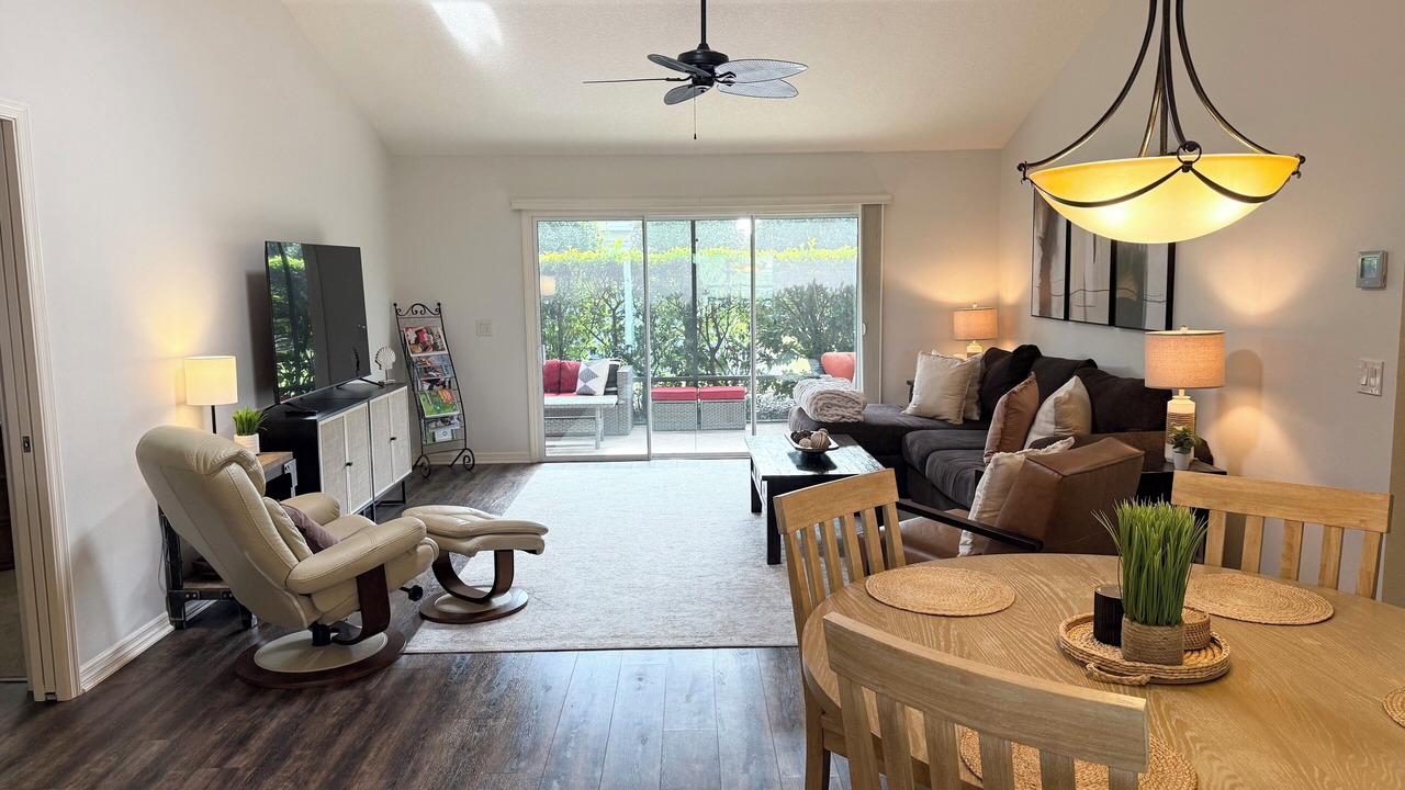 Photo of Livingroom in Village of Collier