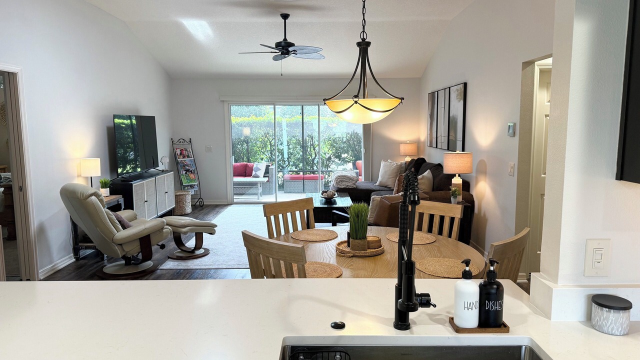 Photo of Livingroom in Village of Collier