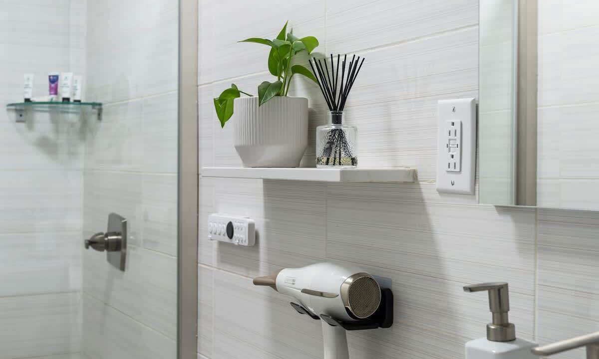 Photo of Bathroom in Teaneck